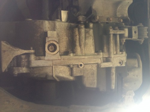 Greičių dėžė iš apačios