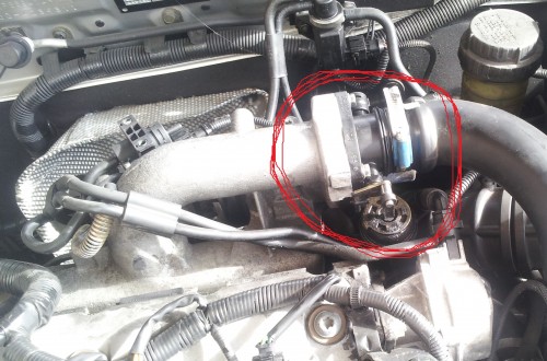 padirbus varikliui kelias sekundes, uzsidaro raudonai apvesta sklende